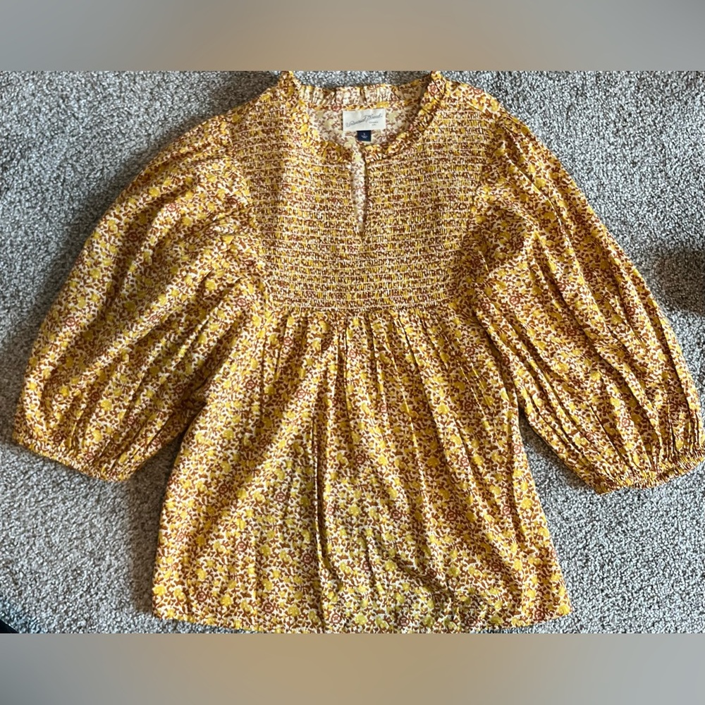 Universal Threads Floral Shirt Size S